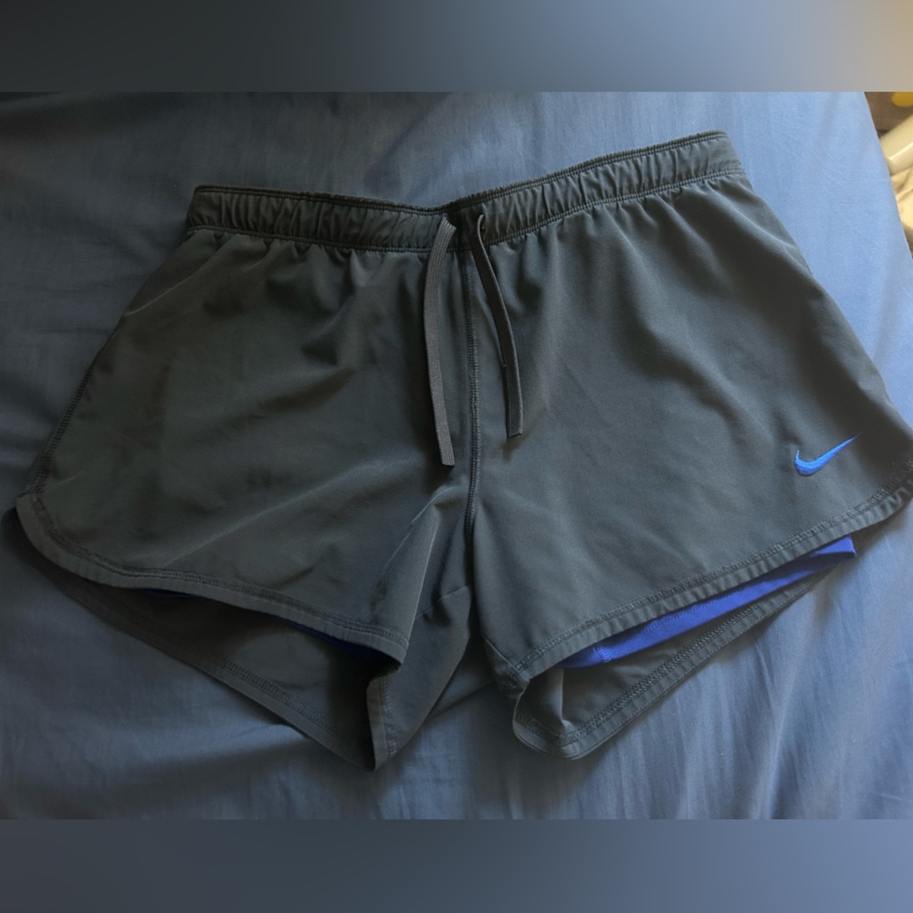 Nike Dri-Fit Grey and Blue
Size M